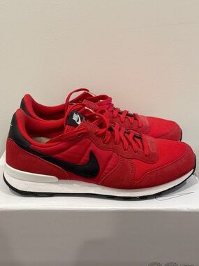 Nike Internationist Mens 8.5 Red & Black Retro Runner Sneakers